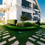 In Complex Sunny Island Deluxe تشيرنوموريتس