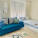 In Complex Sunny Island Deluxe تشيرنوموريتس
