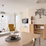 In Complex Sunny Island Deluxe شقة