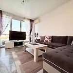 In Complex Sunny Island Deluxe شقة *