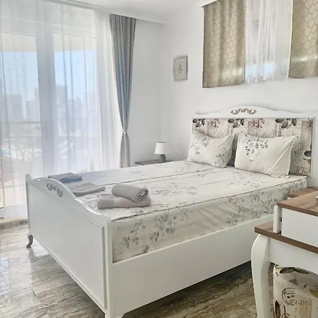 In Complex Sunny Island Deluxe * تشيرنوموريتس