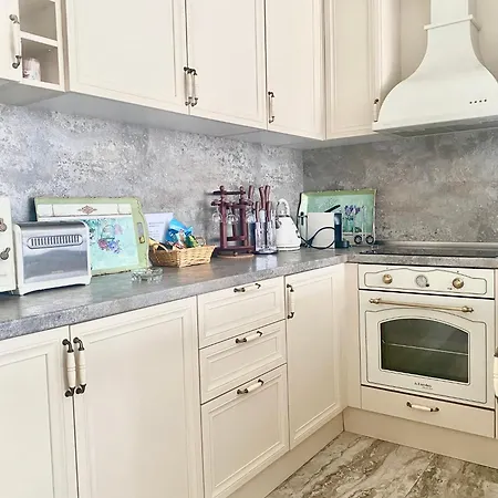 In Complex Sunny Island Deluxe * تشيرنوموريتس