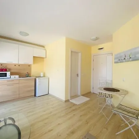 شقة In Complex Sunny Island Deluxe