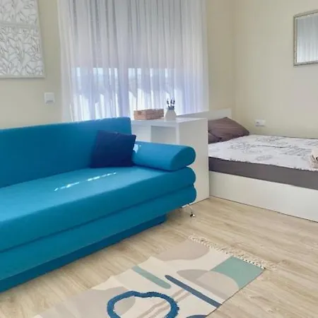 In Complex Sunny Island Deluxe * تشيرنوموريتس