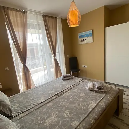 In Complex Sunny Island Deluxe شقة تشيرنوموريتس