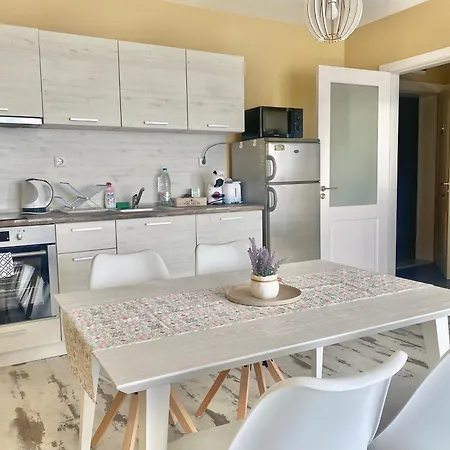 In Complex Sunny Island Deluxe * تشيرنوموريتس