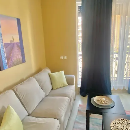 In Complex Sunny Island Deluxe شقة