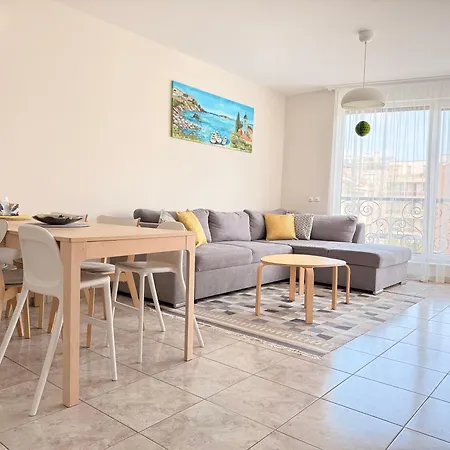 In Complex Sunny Island Deluxe * Chernomorets