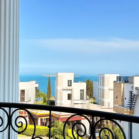 In Complex Sunny Island Deluxe Chernomorets