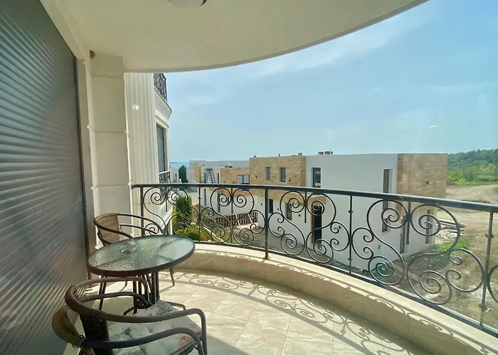 In Complex Sunny Island Deluxe Chernomorets