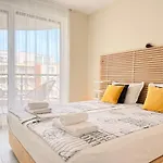 In Complex Sunny Island Deluxe