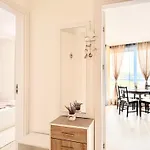 In Complex Sunny Island Deluxe 체르노모레츠