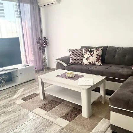In Complex Sunny Island Deluxe * Cernomoreț