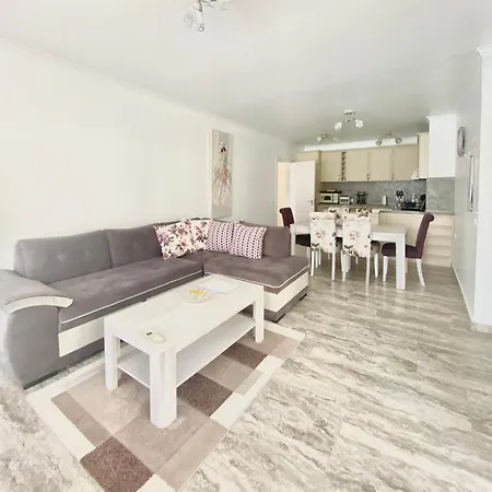 In Complex Sunny Island Deluxe Daire Chernomorets