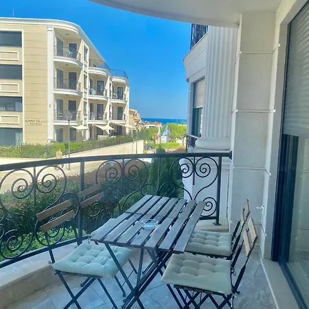 In Complex Sunny Island Deluxe Apartament Cernomoreț