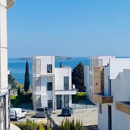 In Complex Sunny Island Deluxe