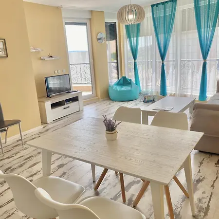 Апартамент In Complex Sunny Island Deluxe