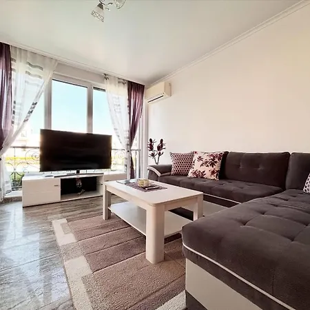 In Complex Sunny Island Deluxe Апартамент *