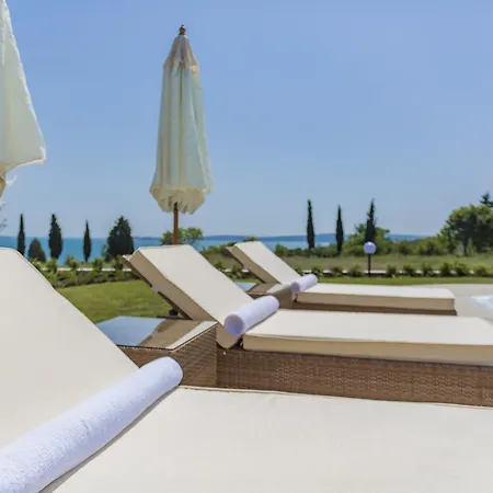 In Complex Sunny Island Deluxe *