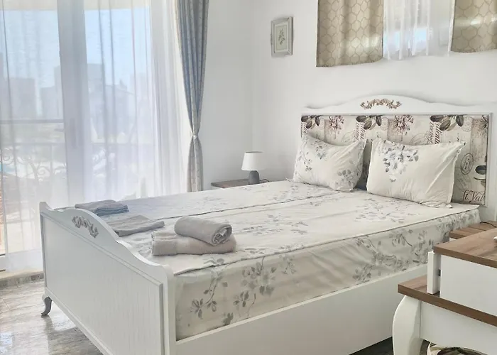 In Complex Sunny Island Deluxe * Csernomorec