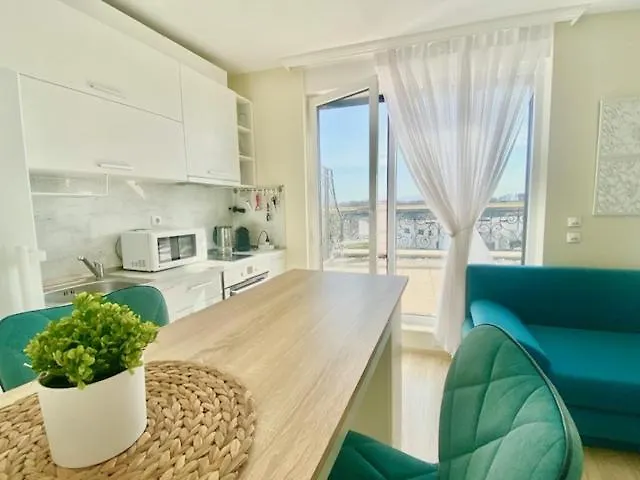 In Complex Sunny Island Deluxe Apartman *