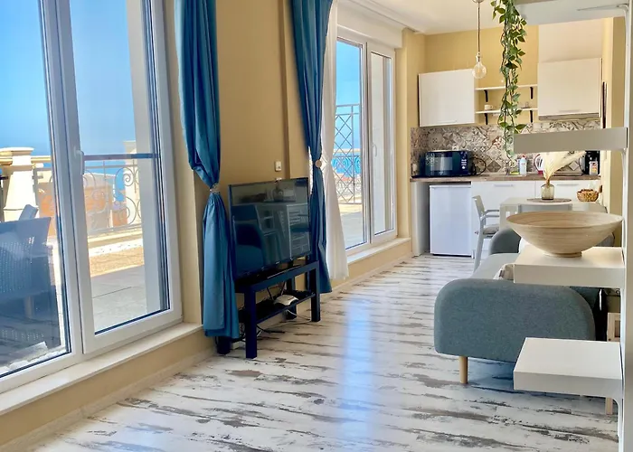 In Complex Sunny Island Deluxe * Csernomorec